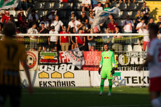 Goalkeeper Marius Müller of Leipzig