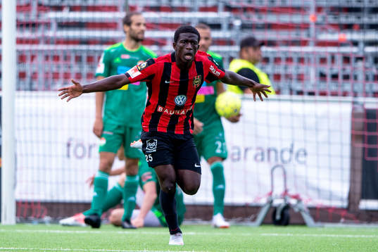 Brommapojkarnas Jack Lahne jublar