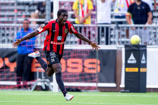 Brommapojkarnas Jack Lahne jublar
