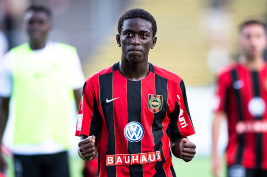 Brommapojkarnas Jack Lahne jublar