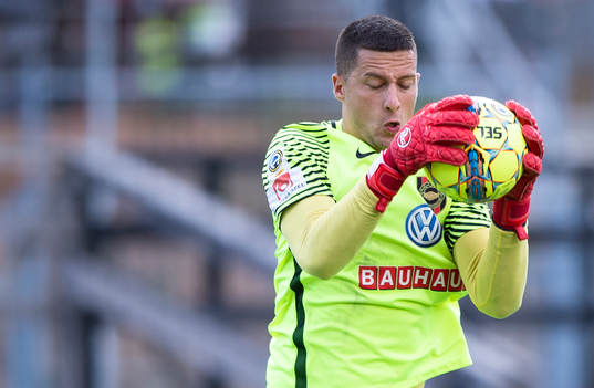 Brommapojkarnas målvakt Nikola Petric