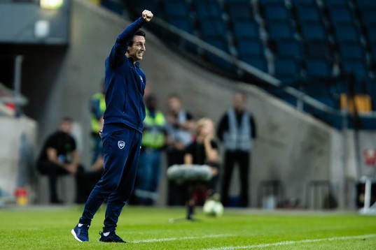 Coach Unai Emery of Arsenal reacts