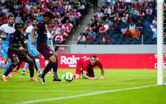 Reiss Nelson of Arsenal scores 1-0