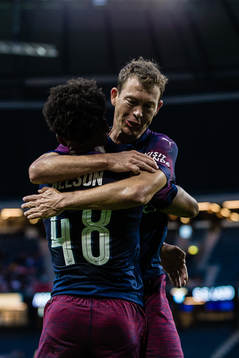 Stephan Lichtsteiner of Arsenal celebrates with Reiss