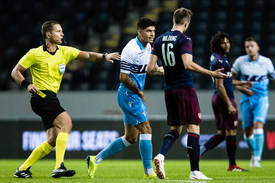 Referee Martin Strömbergsson , Joaquin Correa of Lazio and