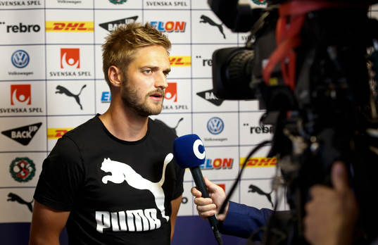 Örebros Johan Mårtensson blir intervjuad