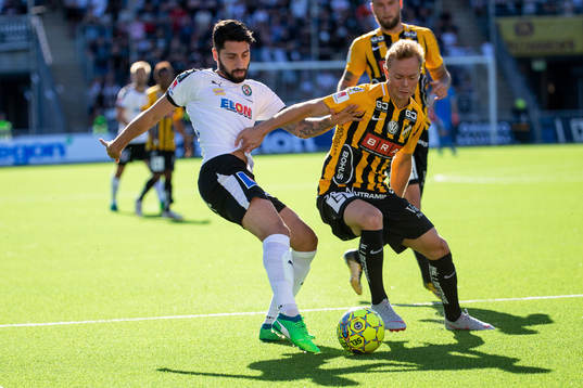 Örebros Nahir Besara och Häckens Adam Andersson