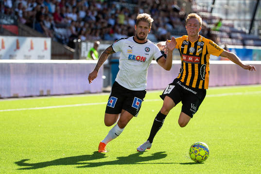 Örebros Daniel Björnkvist och Häckens Adam Andersson