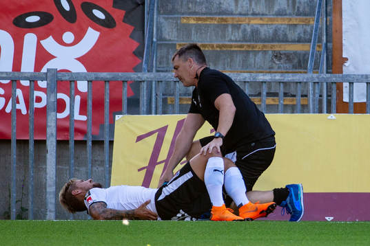 Örebros Daniel Björnkvist får behandling