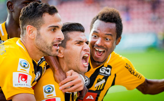 Häckens Paulinho gör 1-2 och jublar med Nasiru Mohammed