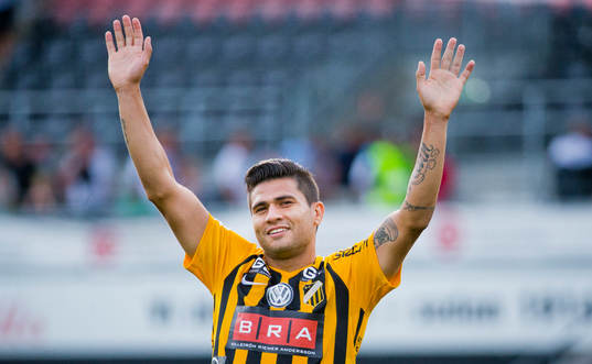 Häckens Paulinho jublar och tackar fansen