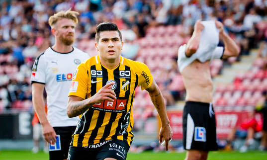 Örebros Michael Almebäck deppar och Häckens Paulinho