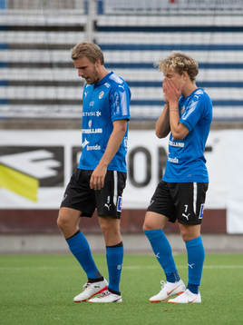 Halmstads Johan Oremo och Hoskuldur Gunnlaugsson deppar