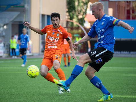 AFC Eskilstunas Anel Rashkaj och Halmstads Peter Larsson