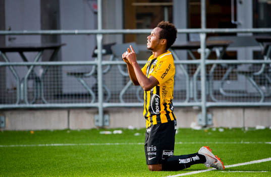 Häckens Nasiru Mohammed jublar