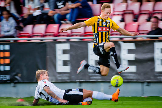 Panorering på Örebros Daniel Björnkvist och Häckens