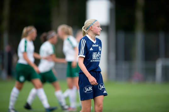 Stenkullens Ella Haggren deppar medan Hammarbys Sandi
