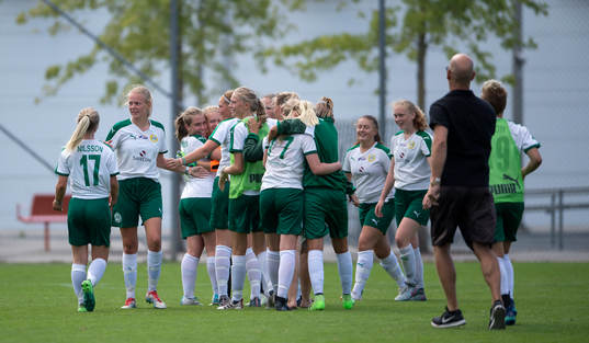 Hammarbys spelare jublar