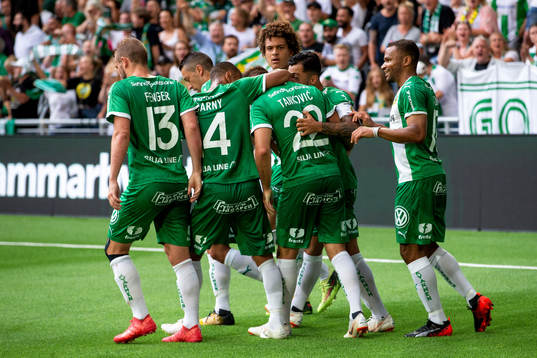 Hammarbys Muamer Tankovic jublar med lagkamrater