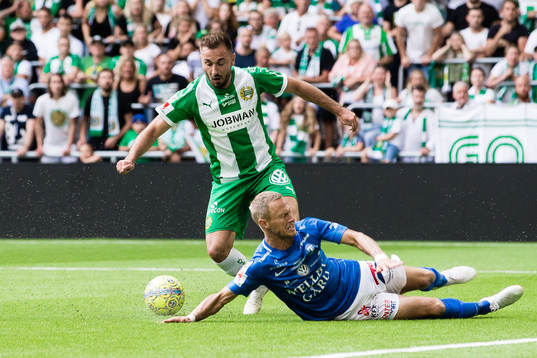 Hammarbys Muamer Tankovic på väg att göra 1-0