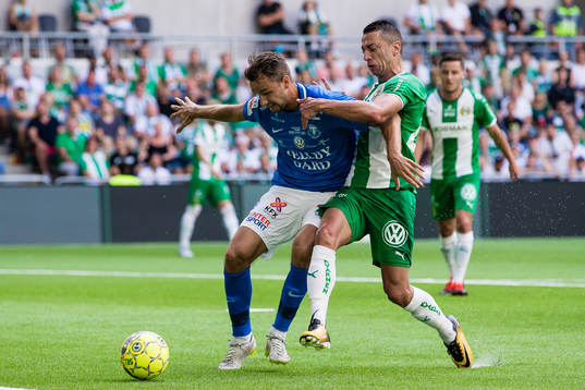 Trelleborgs Jasmin Sudic i kamp om bollen med Hammarbys