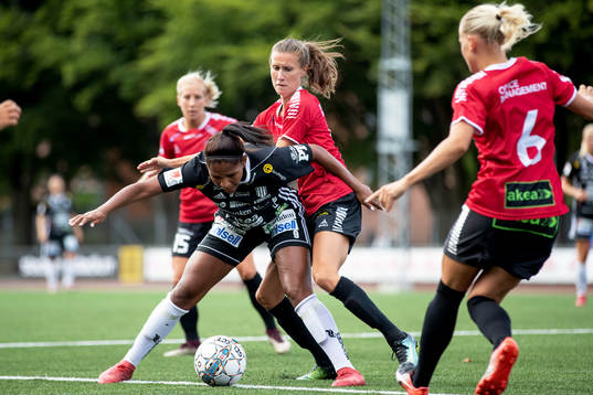 Bläddra bland fler bilder av Fotboll, Damallsvenskan, LB07 - Piteå