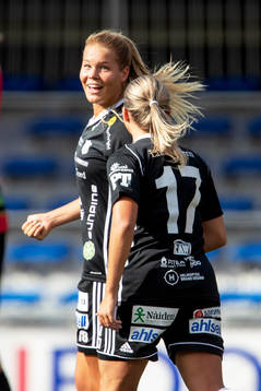 Piteås Nina Jakobsson jublar med lagkamrater