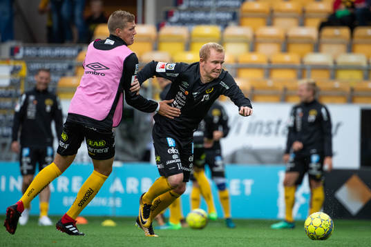 Elfsborgs Simon Lundevall och Joakim Nilsson före