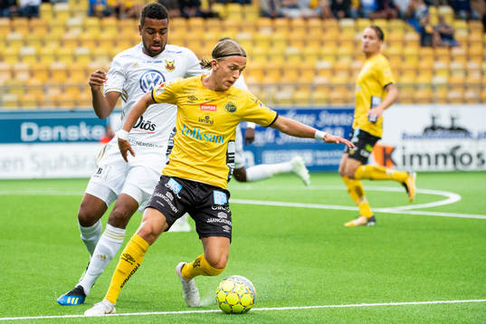 Elfsborgs Jesper Karlsson och Östersunds Noah Sonko