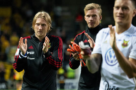 Östersunds Simon Kroon och målvakt Andreas Andersson
