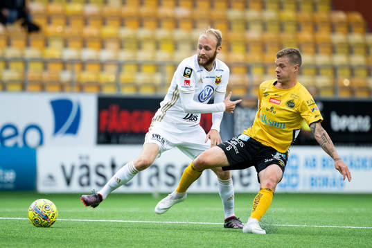 Östersunds Curtis Edwards och Elfsborgs Samuel Holmén
