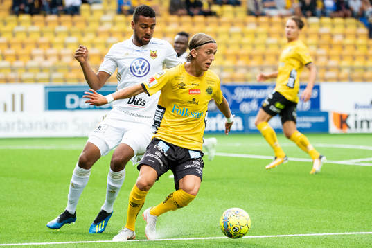 Elfsborgs Jesper Karlsson och Östersunds Noah Sonko