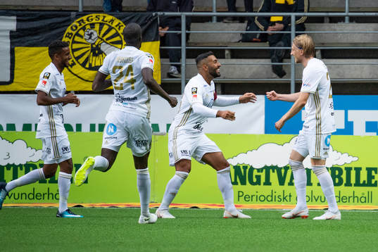 Östersunds Simon Kroon jublar