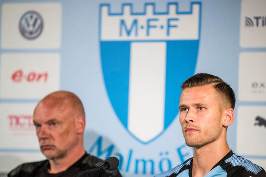 Head coach Uwe Rösler and Arnór Ingvi Traustason of