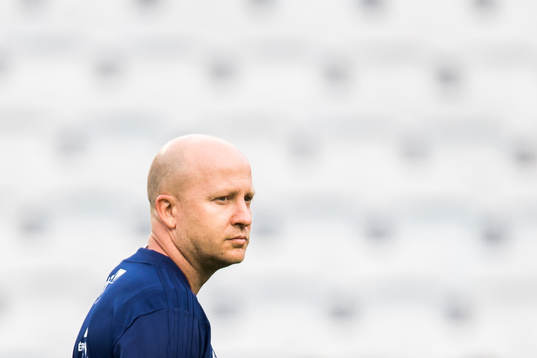 Head coach Marko Nikolić of Vidi