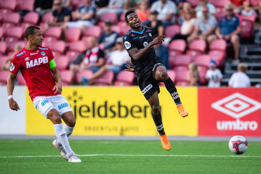 Edvard Skagestad of Kongsvinger and Kachi of Sandnes Ulf