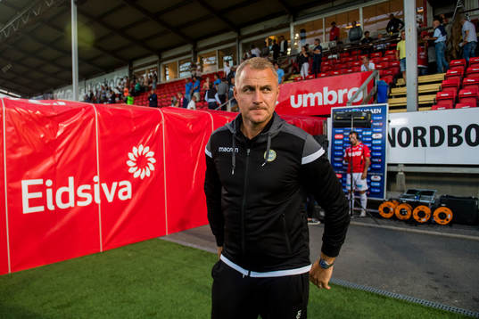 Bengt Sæternes, head coach of Sandnes Ulf, looks dejected