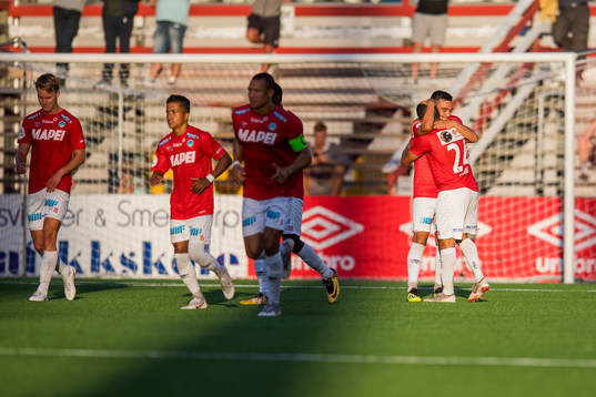 Niklas Castro of Kongsvinger celebrates with his teammates