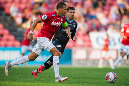 Edvard Skagestad of Kongsvinger and Sanel Kapidzic of