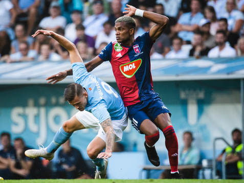 Arnór Ingvi Traustason of Malmö FF Loïc Nego of Vidi