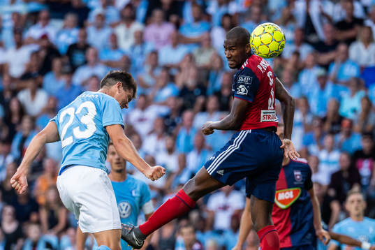 Marcus Antonsson of Malmö FF with a header against Paulo