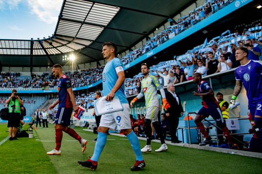 Markus Rosenberg of Malmö FF enters the pitch