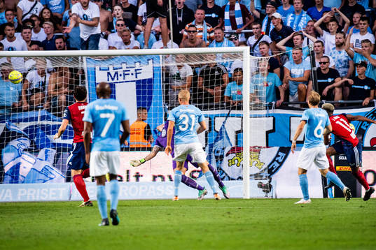 Loïc Nego of Vidi scores 1-1 behind goalkeeper Johan