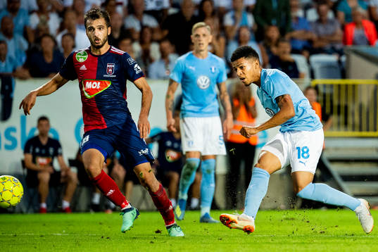 Romain Gall of Malmö FF shoots