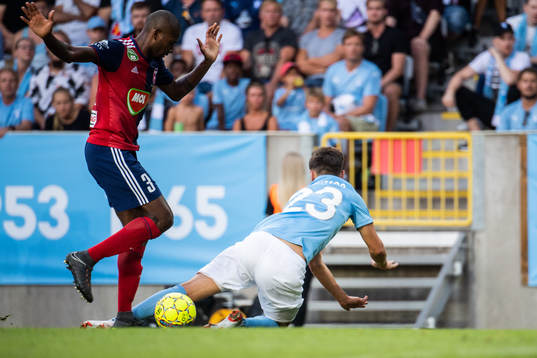 Paulo Vinícius of Vidi and Marcus Antonsson of Malmö FF