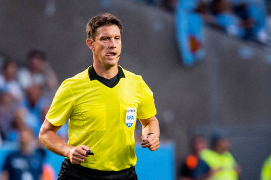 Referee Matej Jug