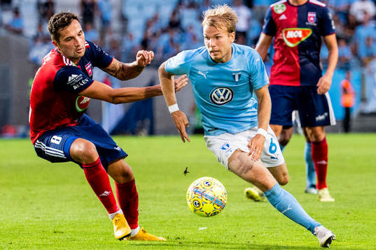 Anel Hadzic of Vidi and Oscar Lewicki of Malmö FF