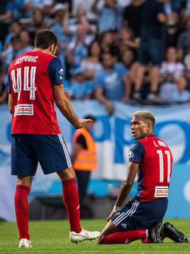 Marko Šćepović and Loïc Nego of Vidi look dejected