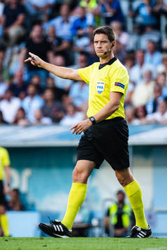 Referee Matej Jug