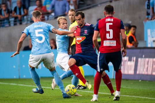 Oscar Lewicki of Malmö FF and Danko Lazović of Vidi